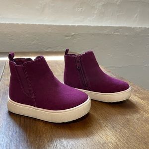 🟡 6 for $30. Purple suede toddler boots